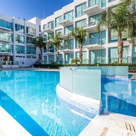 Seaview Beachfront Paradise *